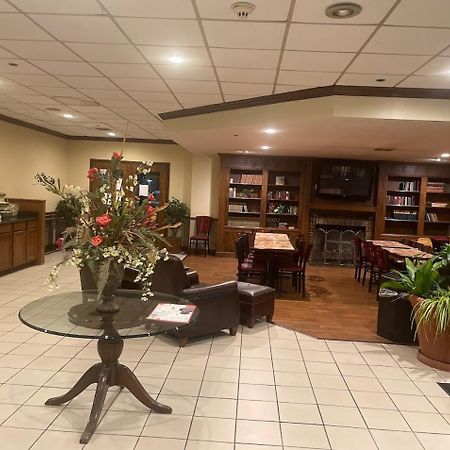 Econo Lodge Inn & Suites Norton Luaran gambar