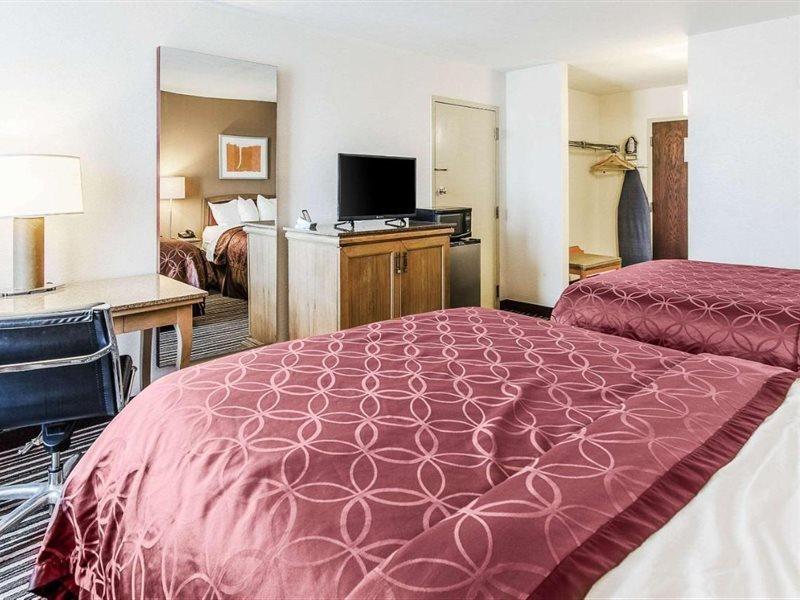 Econo Lodge Inn & Suites Norton Luaran gambar