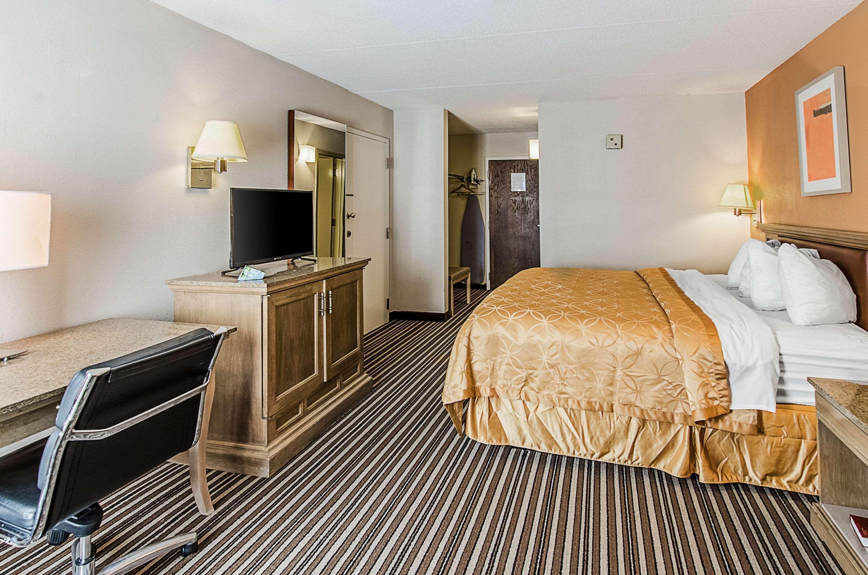 Econo Lodge Inn & Suites Norton Luaran gambar
