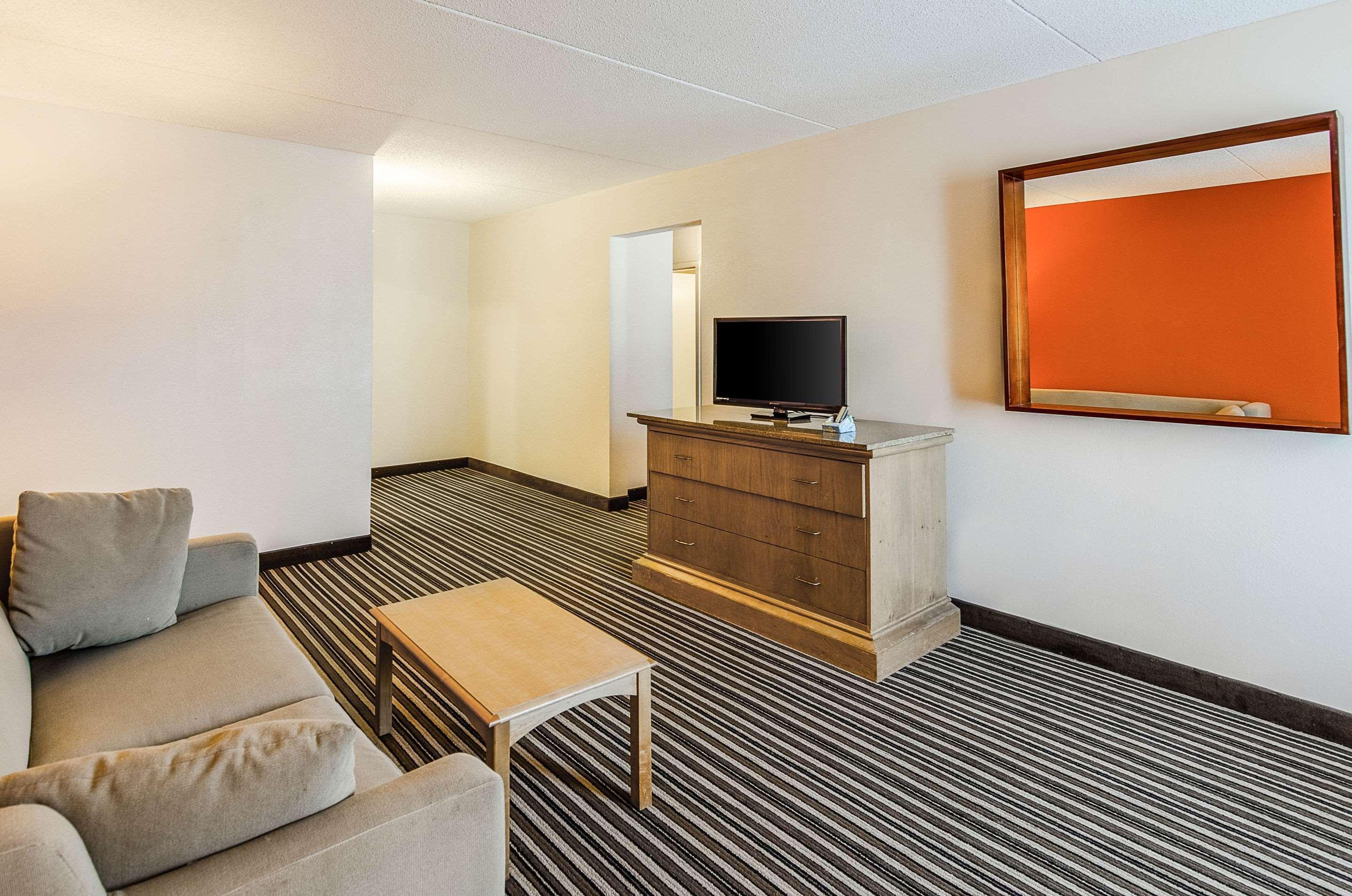 Econo Lodge Inn & Suites Norton Luaran gambar