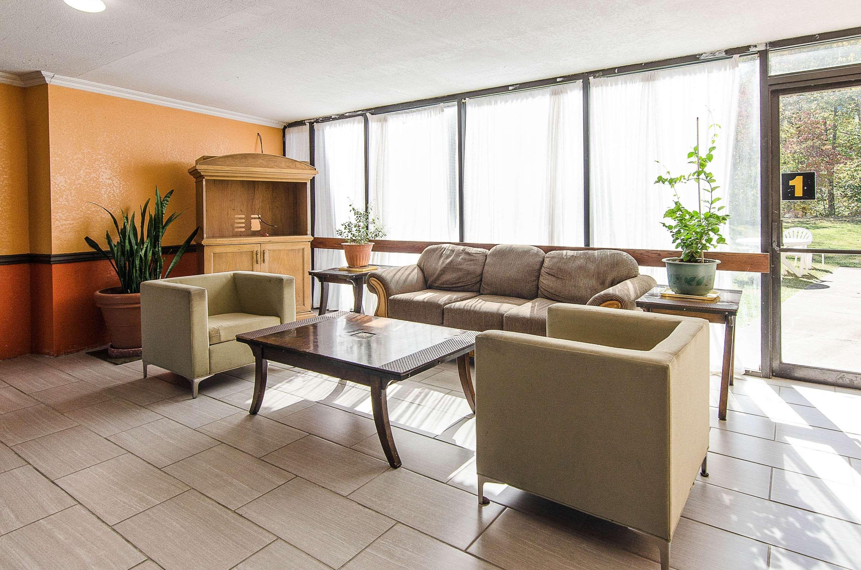 Econo Lodge Inn & Suites Norton Luaran gambar