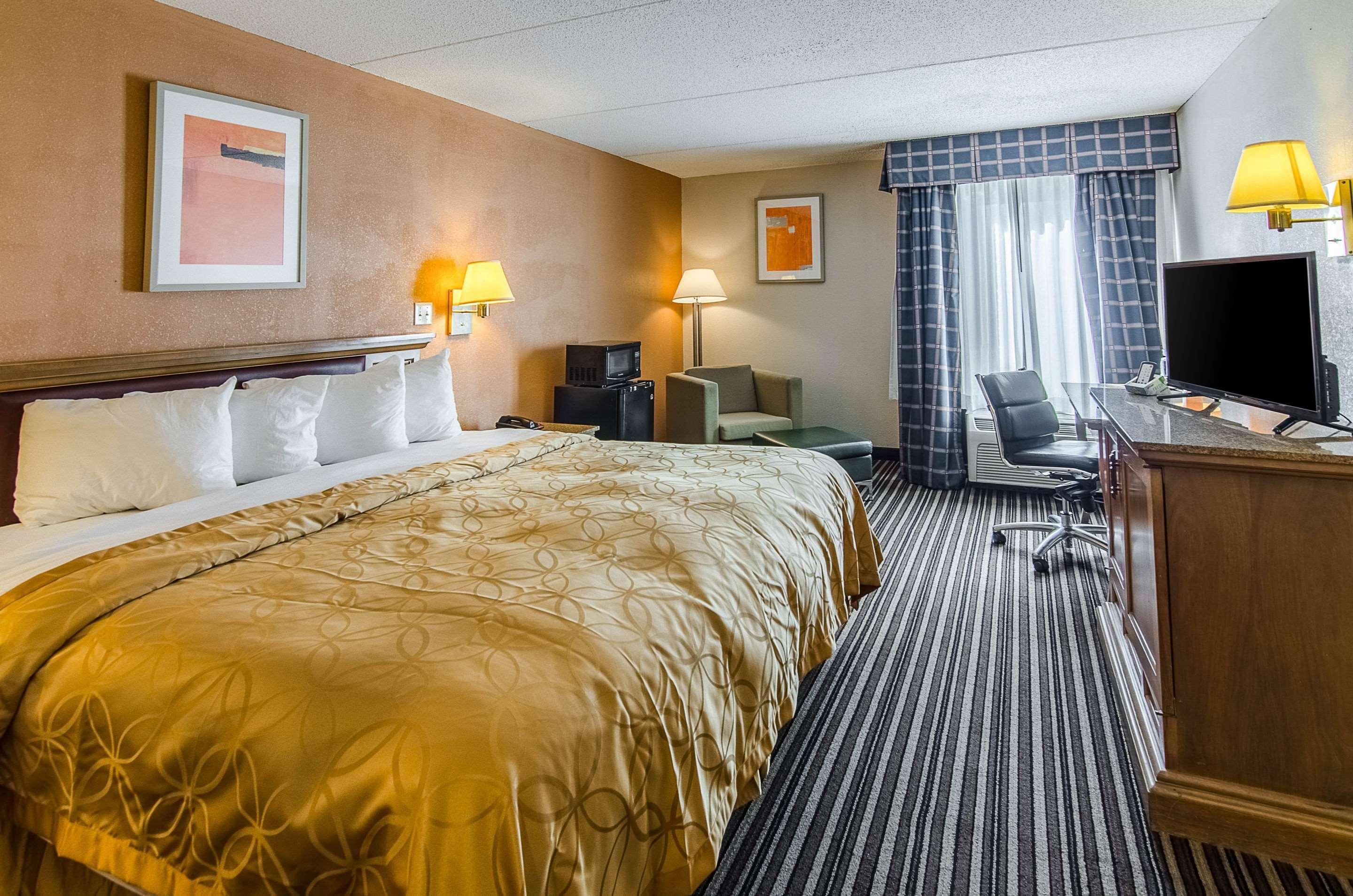 Econo Lodge Inn & Suites Norton Luaran gambar