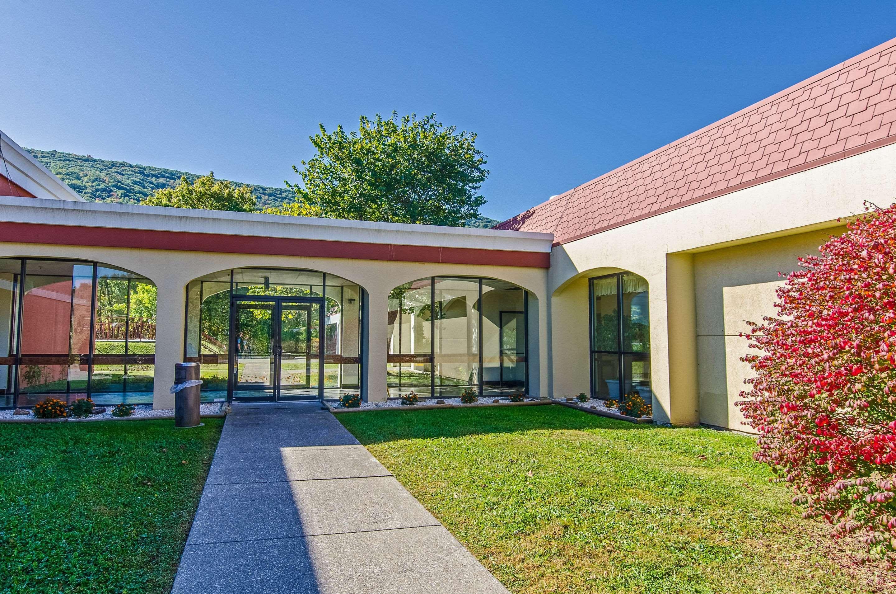 Econo Lodge Inn & Suites Norton Luaran gambar