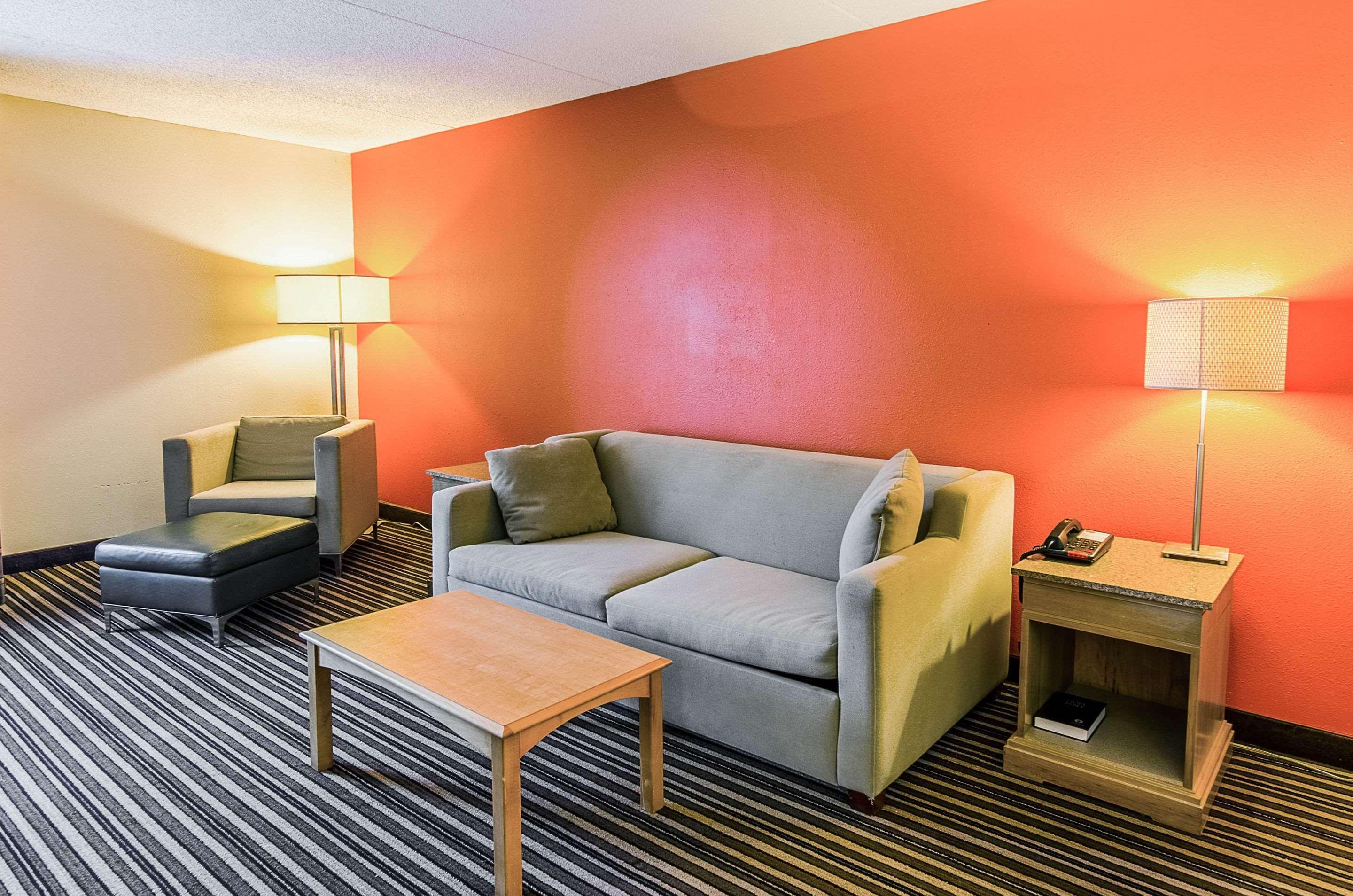 Econo Lodge Inn & Suites Norton Luaran gambar
