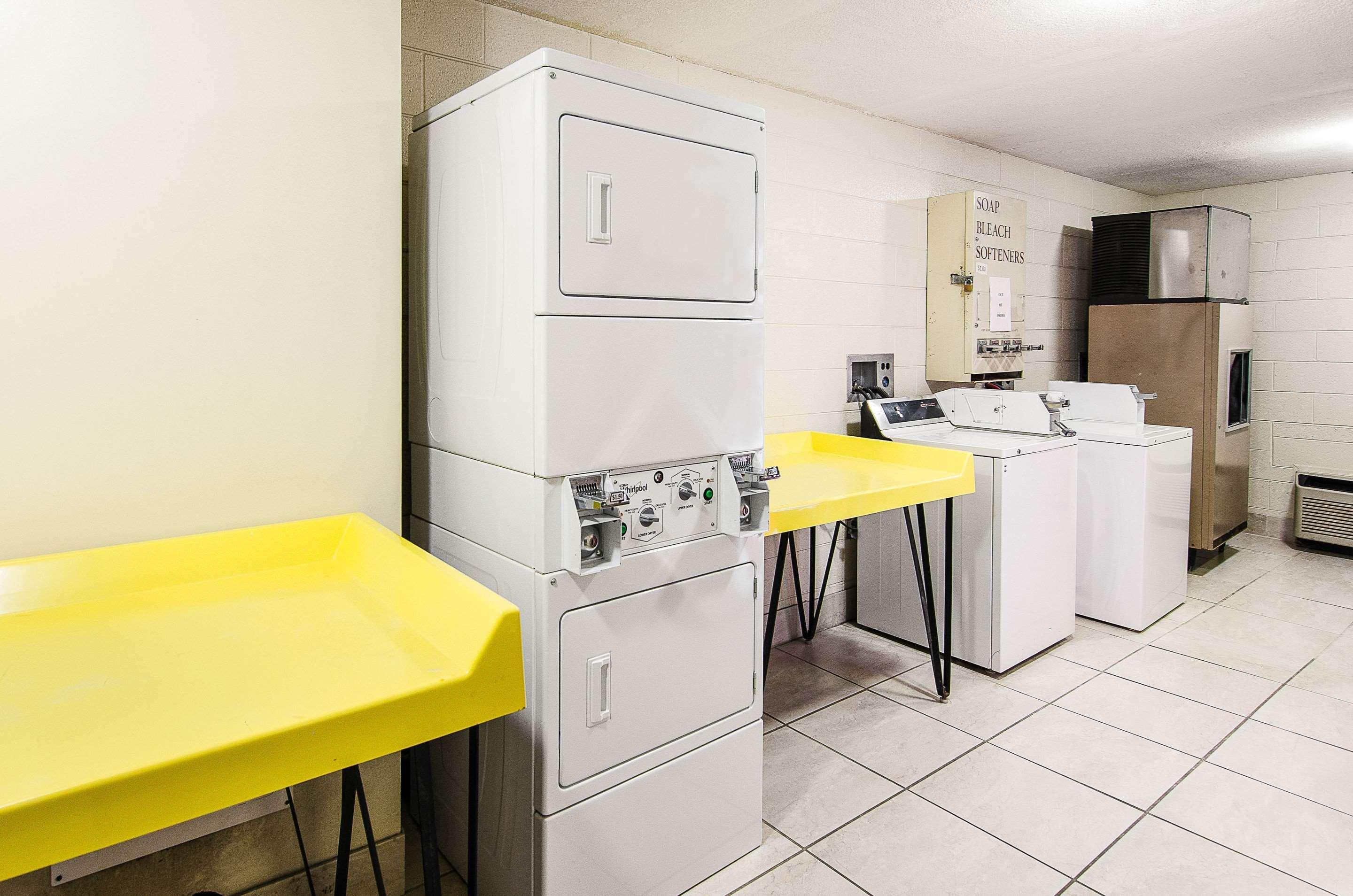 Econo Lodge Inn & Suites Norton Luaran gambar