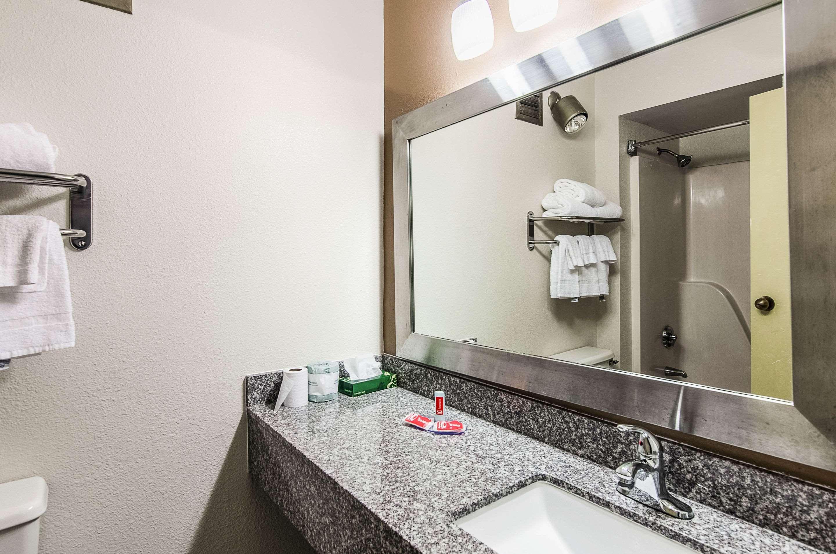 Econo Lodge Inn & Suites Norton Luaran gambar