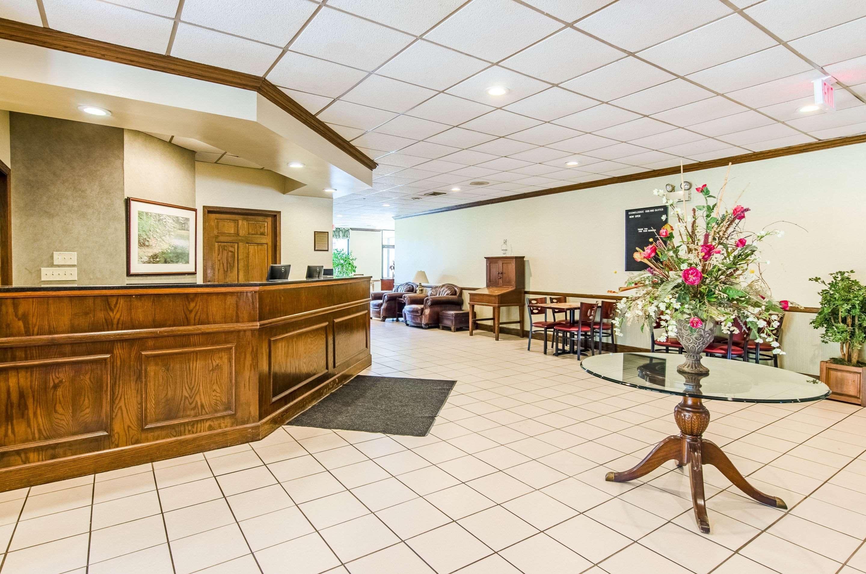Econo Lodge Inn & Suites Norton Luaran gambar