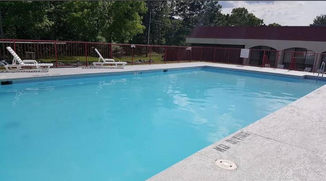 Econo Lodge Inn & Suites Norton Luaran gambar