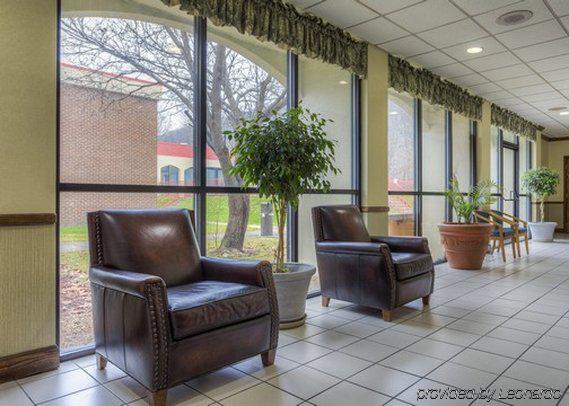 Econo Lodge Inn & Suites Norton Luaran gambar