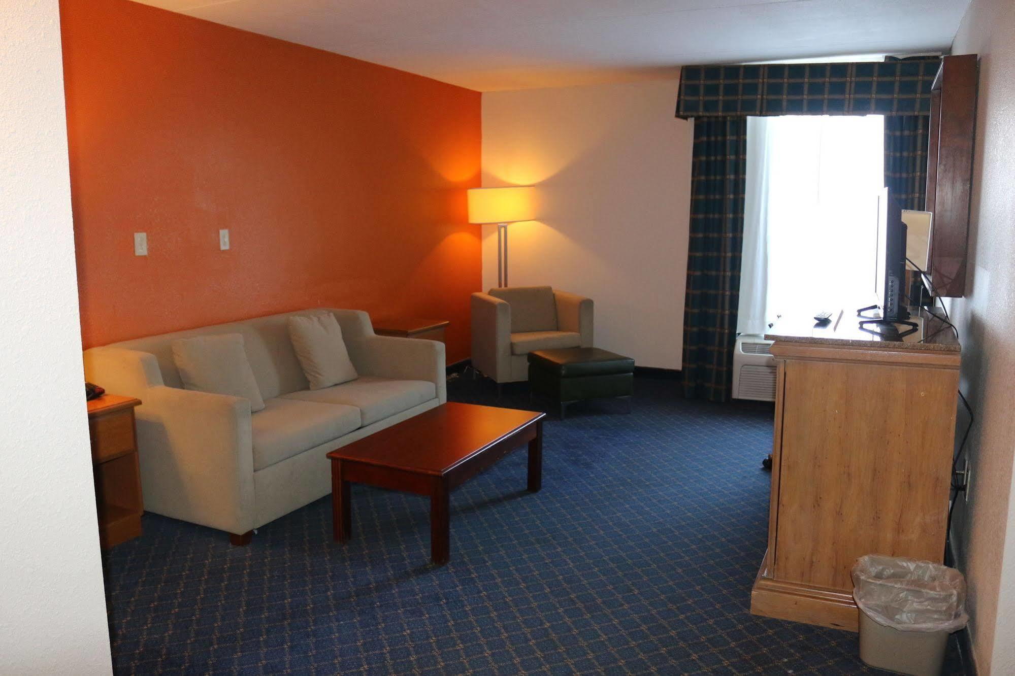 Econo Lodge Inn & Suites Norton Luaran gambar