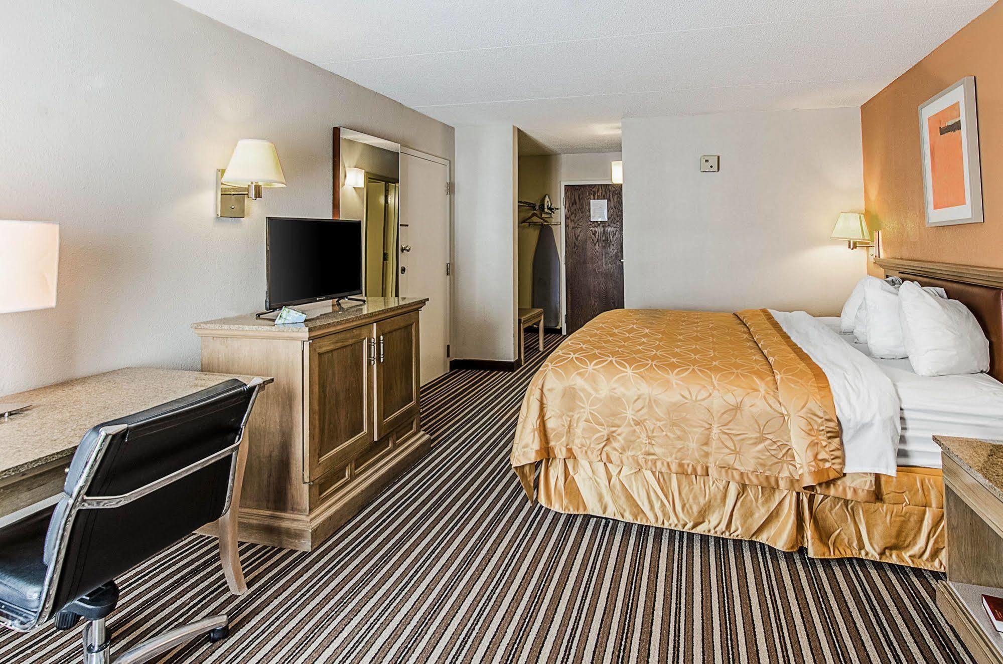 Econo Lodge Inn & Suites Norton Luaran gambar