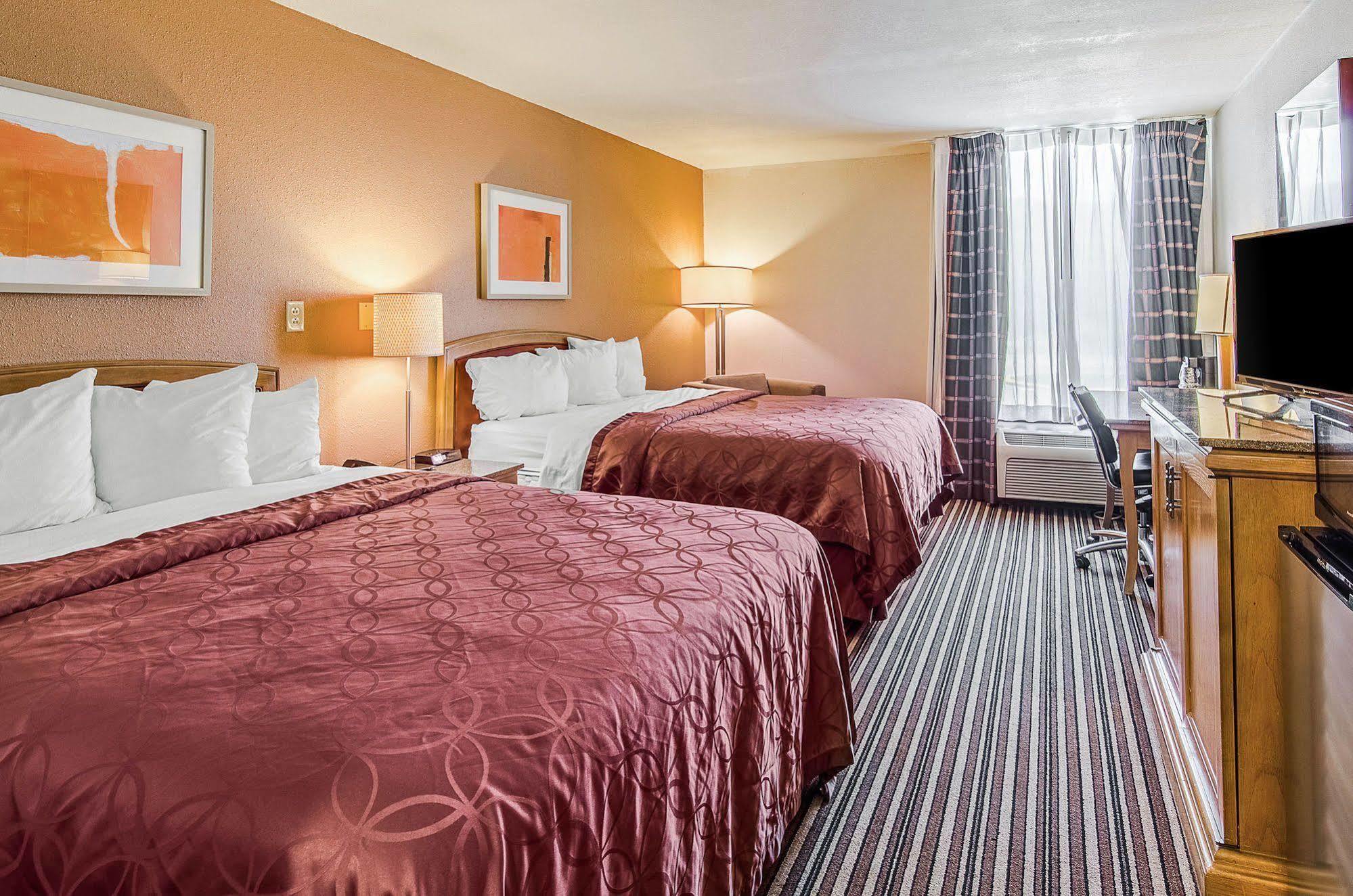 Econo Lodge Inn & Suites Norton Luaran gambar